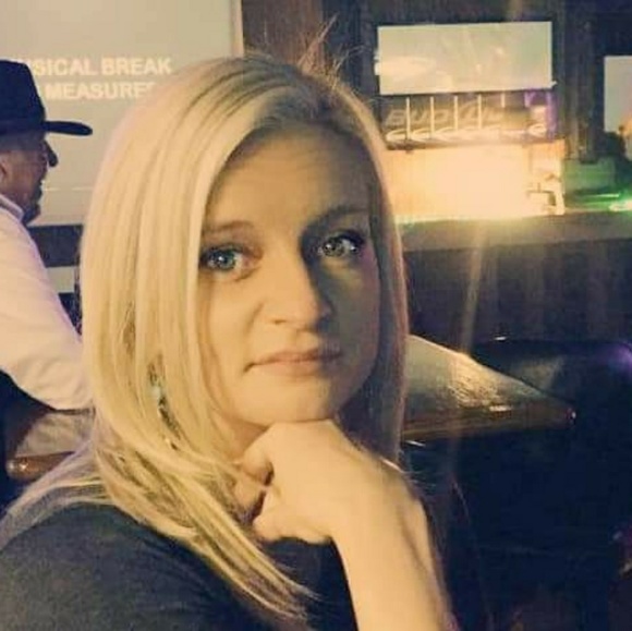 Meet your Posher, Stephanie - Picture 5 of 8